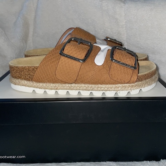 NWT J/SLIDES LEIGHTON Tan Embossed Leather Sandal - Picture 6 of 12